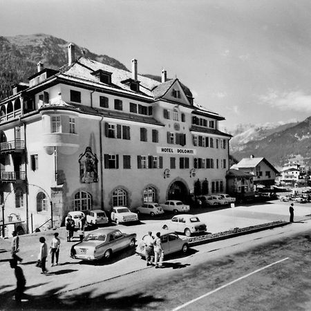 Hotel Dolomiti Schloss Canazei Bagian luar foto