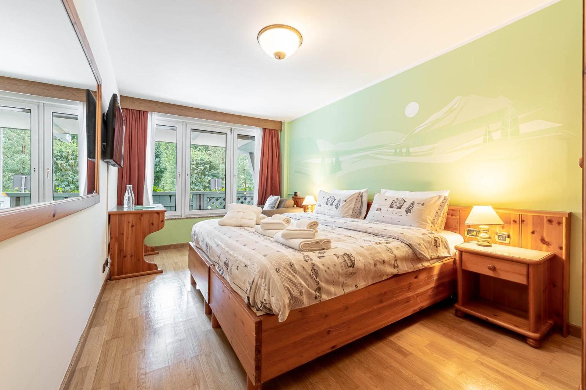Hotel Dolomiti Schloss Canazei Bagian luar foto