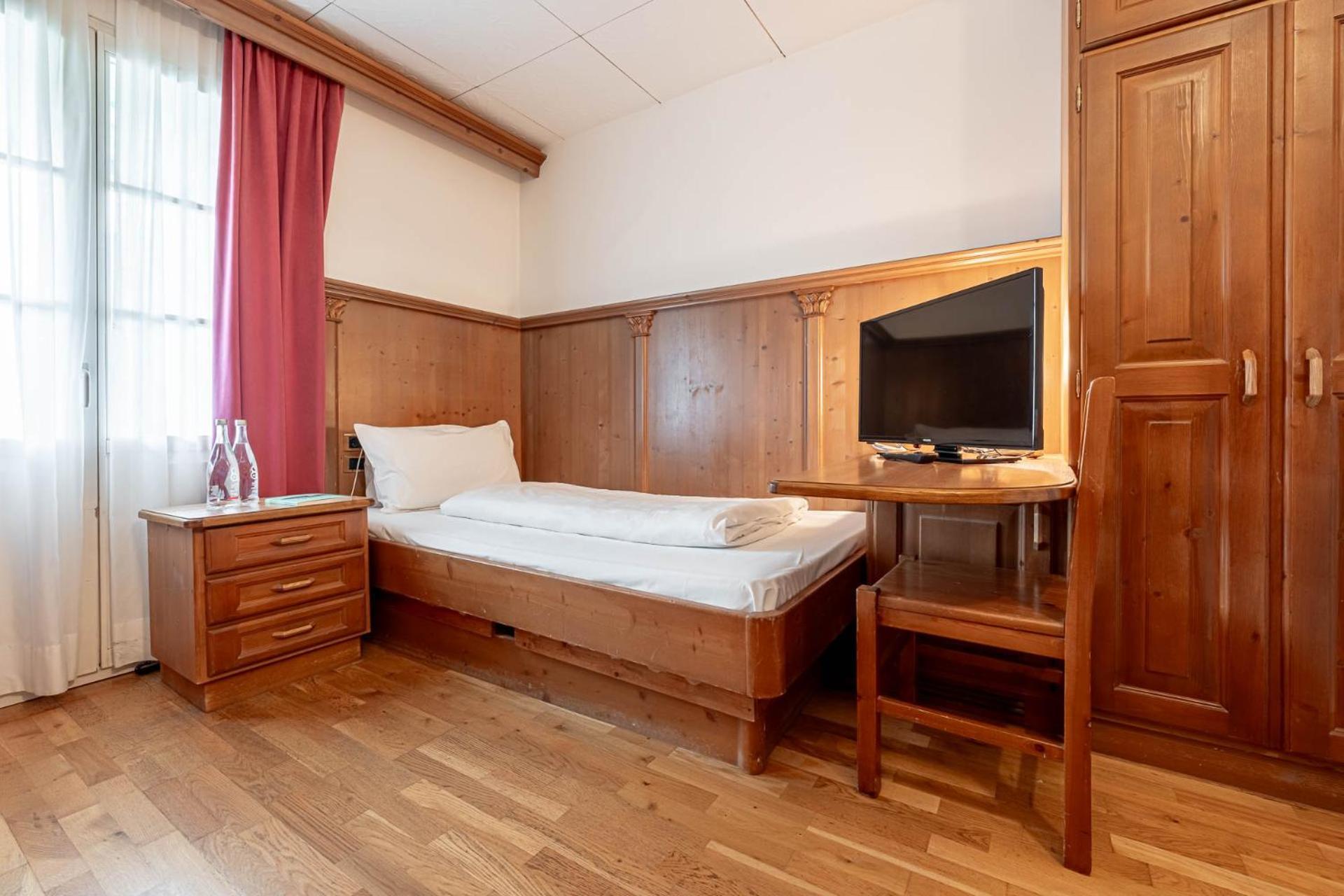 Hotel Dolomiti Schloss Canazei Bagian luar foto