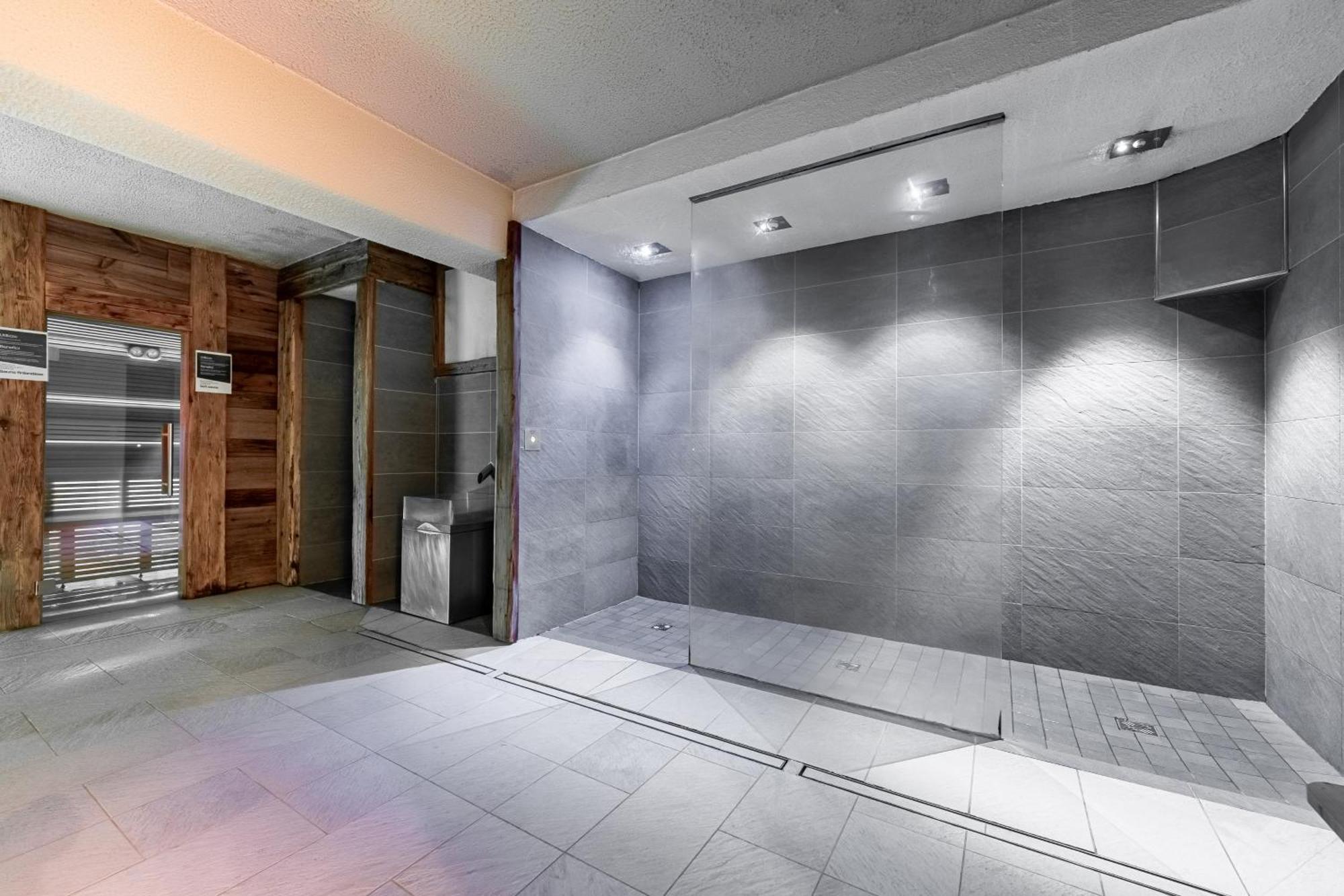 Hotel Dolomiti Schloss Canazei Bagian luar foto