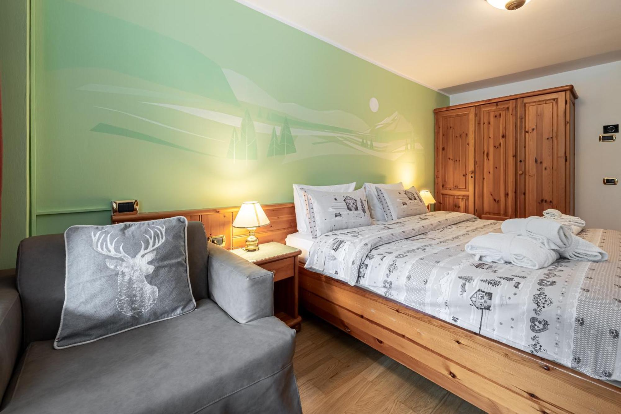 Hotel Dolomiti Schloss Canazei Bagian luar foto