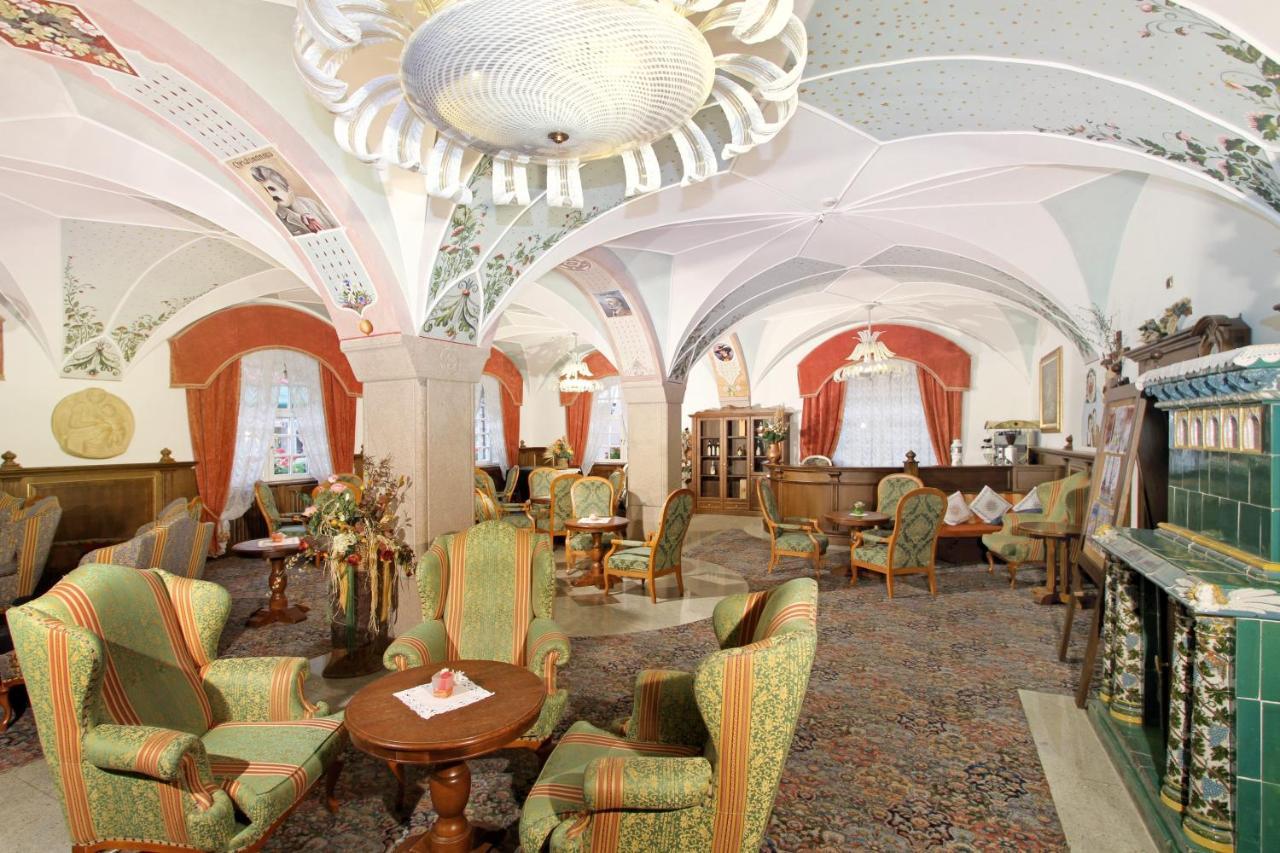 Hotel Dolomiti Schloss Canazei Bagian luar foto