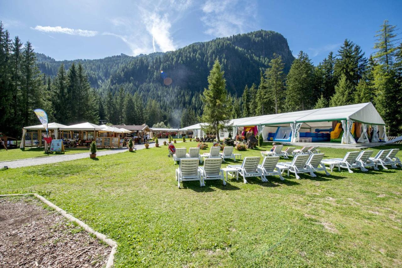 Hotel Dolomiti Schloss Canazei Bagian luar foto