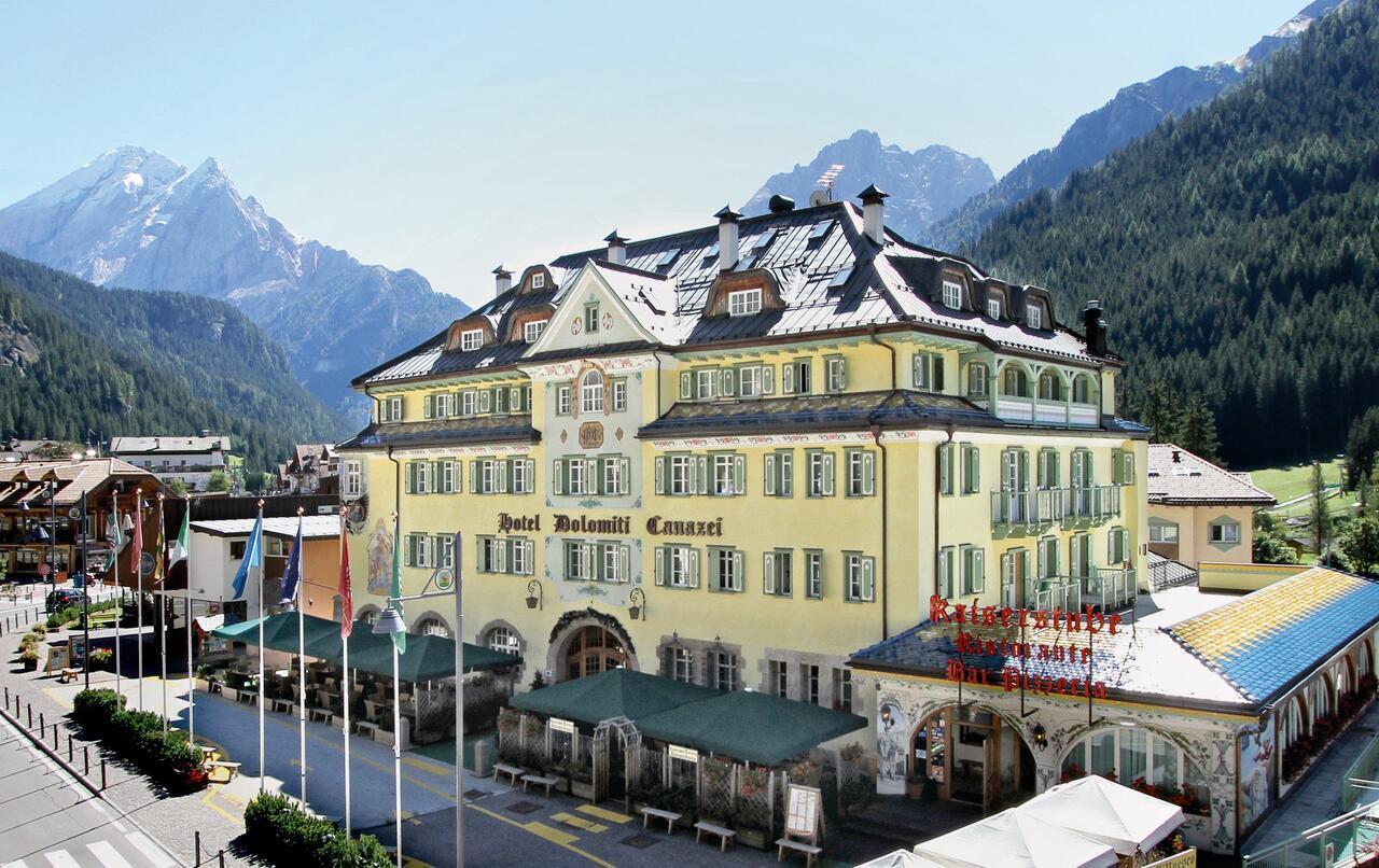 Hotel Dolomiti Schloss Canazei Bagian luar foto
